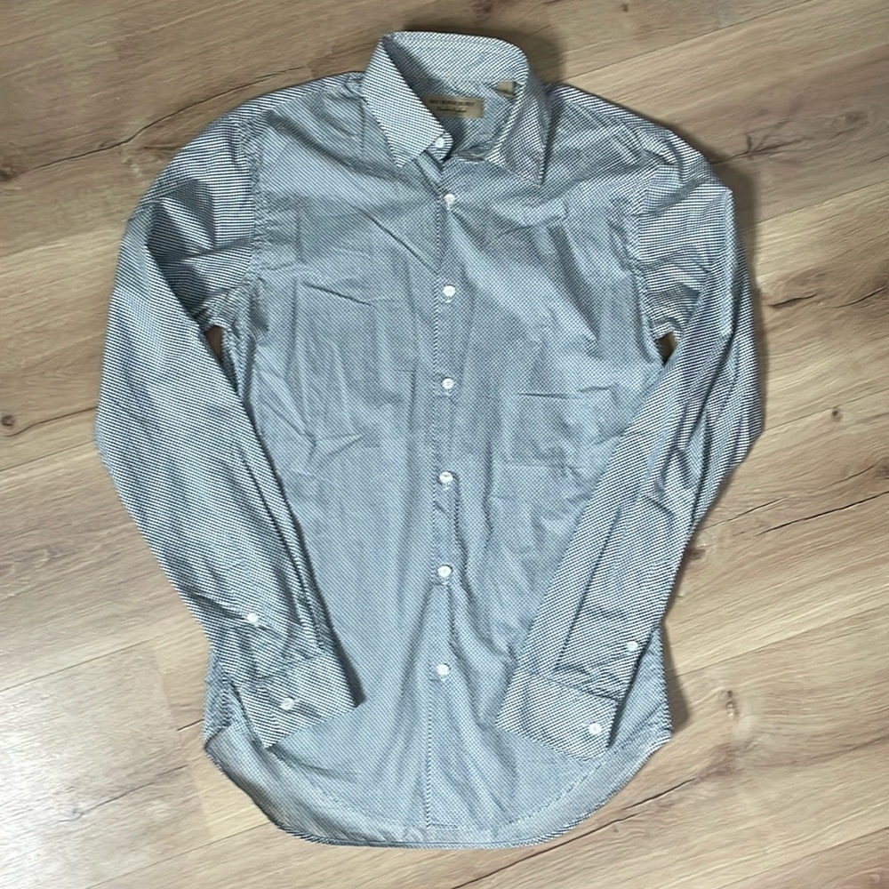 Burberry Button Down Dress Shirt. White, Black Dot Pattern. XS. EUC.